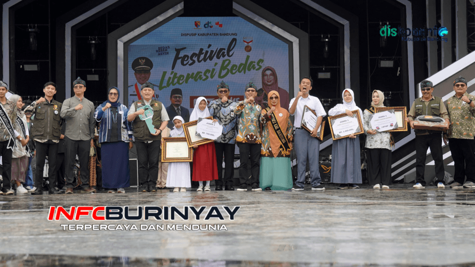 Bupati Bandung HM Dadang Supriatna saat menghadiri Festival Literasi Bedas yang dilaksanakan pada Sabtu 25 Mei 2024 lalu di Lapangan Upakarti Soreang Komplek Pemkab Bandung.