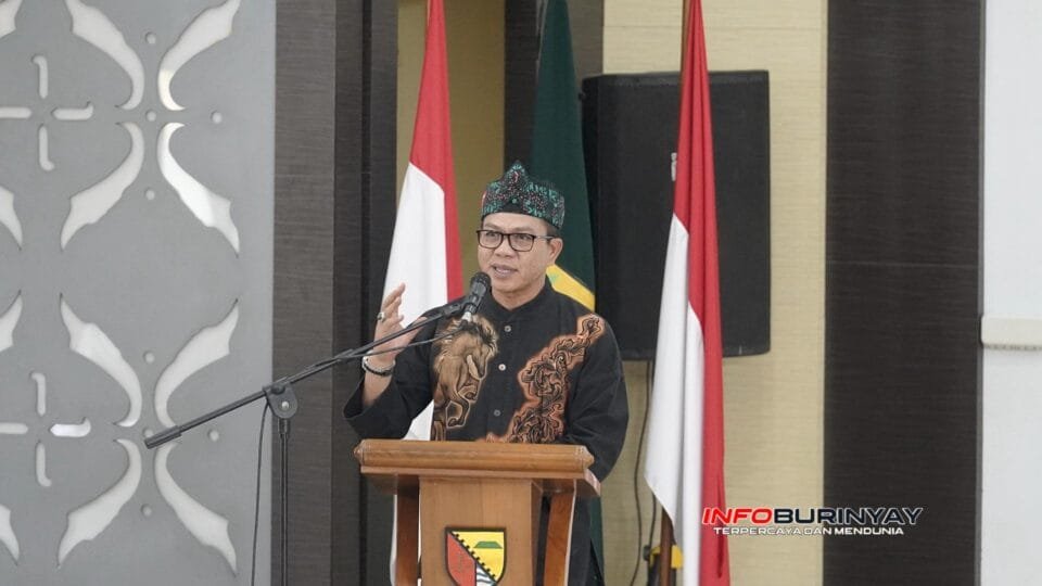 Bupati Bandung Dadang Supriatna dalam acara Awarding Keterbukaan Informasi Publik Pemkab Bandung 2025
