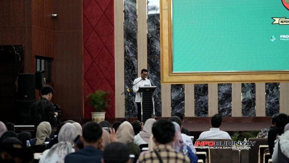 Bupati Bandung Dadang Supriatna memberikan sambutan dalam kegiatan Peningkatan Kemampuan Potensi Sumber Kesejahteraan Sosial (PSKS) bertema “Graduasi Mandiri Menuju Indonesia Emas dan Penghargaan KUBE UEP Produktif” di Hotel Sutan Raja, Kabupaten Bandung.