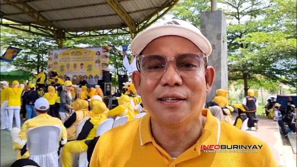 Dr. H. Cecep Suhendar, Ketua Fraksi Golkar DPRD Kabupaten Bandung, memberikan keterangan saat kegiatan HUT Partai Golkar ke-61 di Dome Rancaekek.