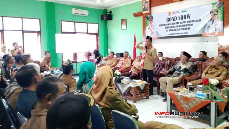 Bupati Bandung Dadang Supriatna berbicara di acara KDMP Cimaung