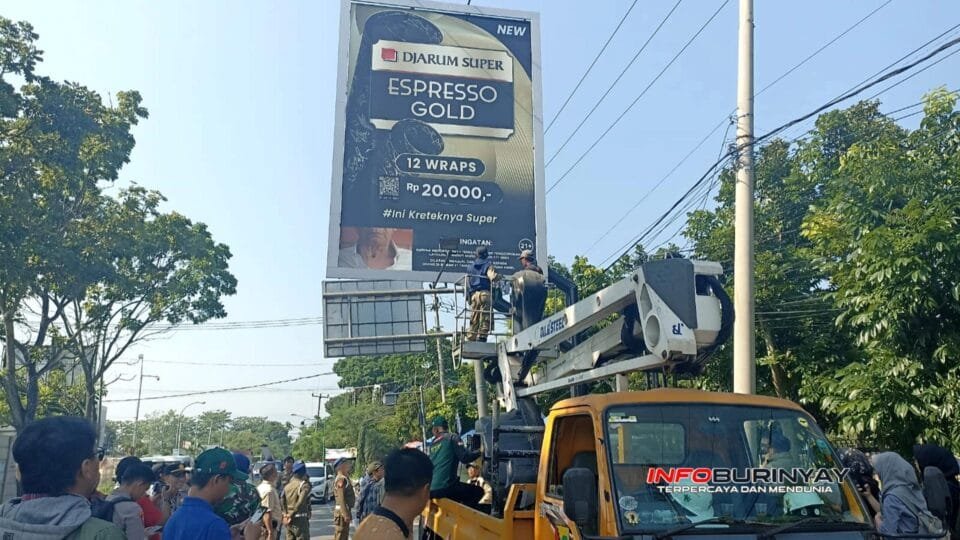Penertiban reklame ilegal di Kabupaten Bandung oleh Satgas Pajak dan Perizinan