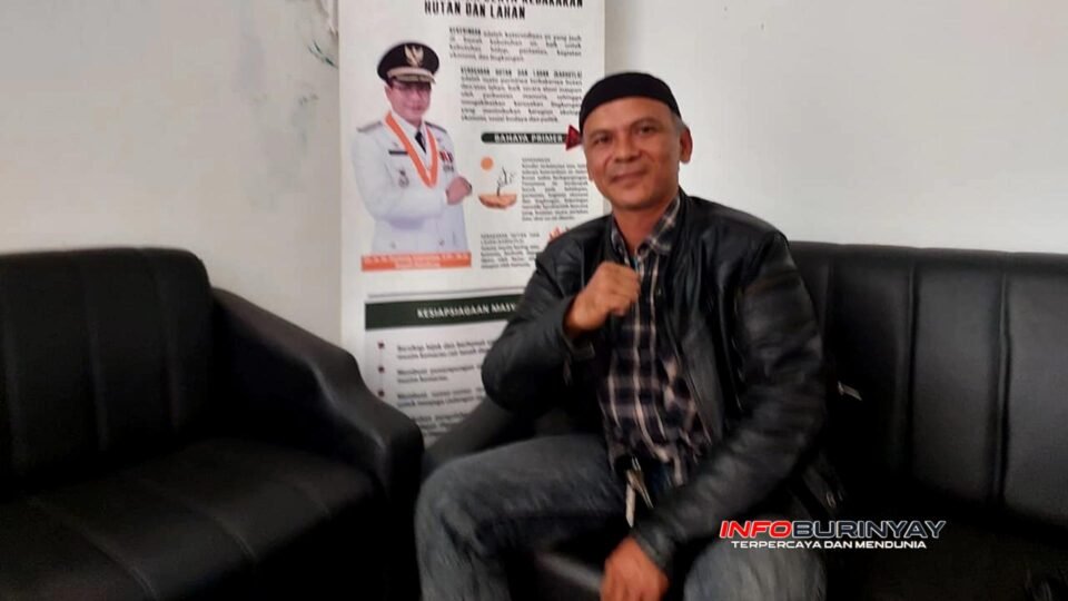 Pendamping KDMP Pasirjambu Tatus Sundara saat menjelaskan perkembangan Koperasi Merah Putih di Kantor Kecamatan Pasirjambu