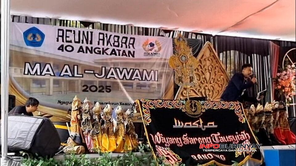 Pertunjukan Wayang Tausiah dalam Reuni Akbar 40 Angkatan MA Al Jawami Cileunyi 2025 di Komplek Pesantren Al Jawami, menghadirkan Kidalang Senda Riwanda bersama Mayor Laut H. Cucu Nurfarid.