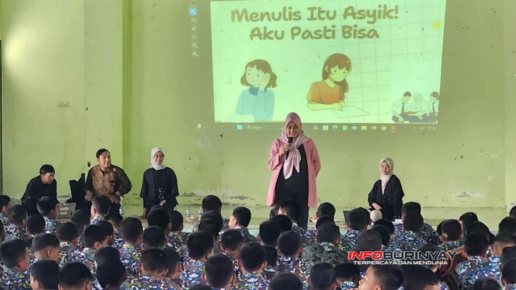 Ratusan siswa SMPN 3 Turi Sleman mengikuti kegiatan pelatihan menulis kreatif bertema “Menulis Itu Asyik! Aku Pasti Bisa” bersama Komunitas Bacaan Media di aula sekolah.