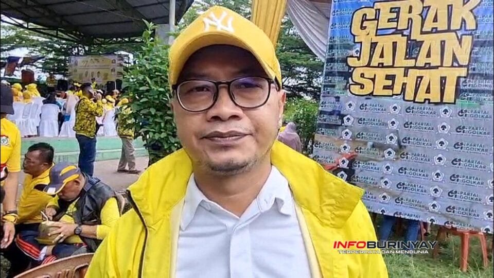 Riki Ganesa S.Hut Anggota DPRD Kabupaten Bandung menghadiri Gebyar Senam dan Gerak Jalan Sehat HUT Golkar ke-61 di Dome Rancaekek Kabupaten Bandung.