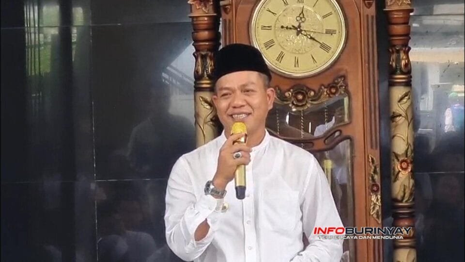 Bupati Bandung Dadang Supriatna menyampaikan tausiyah dan sosialisasi program insentif guru ngaji serta Beasiswa Besti saat kegiatan Jumat Keliling di Masjid Asy-Syifa Cikancung
