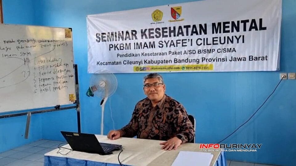Ferdinan Sihombing, dosen Keperawatan Universitas Santo Boromeus, saat menjadi narasumber Seminar Kesehatan Mental di PKBM Imam Syafe’i Cileunyi Kabupaten Bandung.