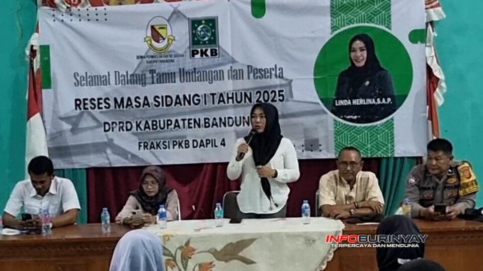 Hj. Linda Herlina S.Ap Anggota DPRD Kabupaten Bandung Fraksi PKB menyerap aspirasi warga dalam kegiatan Reses Masa Sidang I Tahun 2025 di GOR Desa Haurpugur Kecamatan Rancaekek.