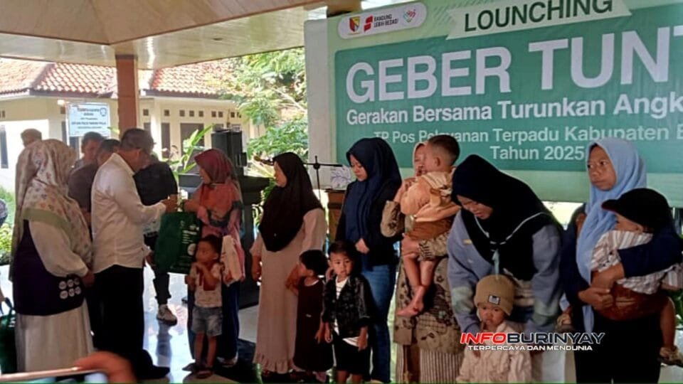 Penyaluran paket telur kepada ibu hamil dalam program Geber Tuntas di Pendopo Kecamatan Soreang yang dihadiri BAZNAS Kabupaten Bandung dan jajaran Pemkab