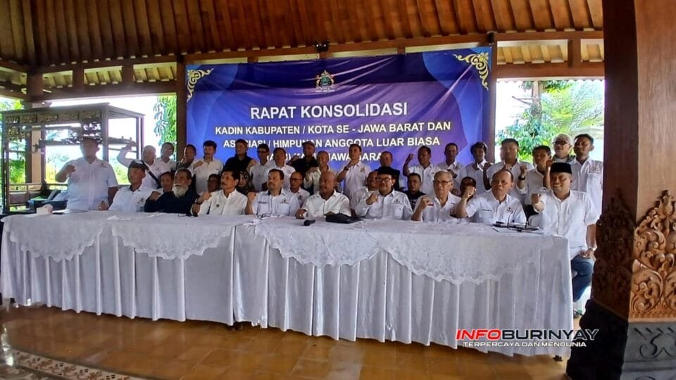 Rapat konsolidasi Kadin kabupaten dan kota se-Jawa Barat bersama anggota luar biasa (ALB) di Purwakarta, membahas penyelesaian konflik kepengurusan Kadin Jabar dan dukungan terhadap hasil Muprov VIII di Hotel Preanger Bandung.