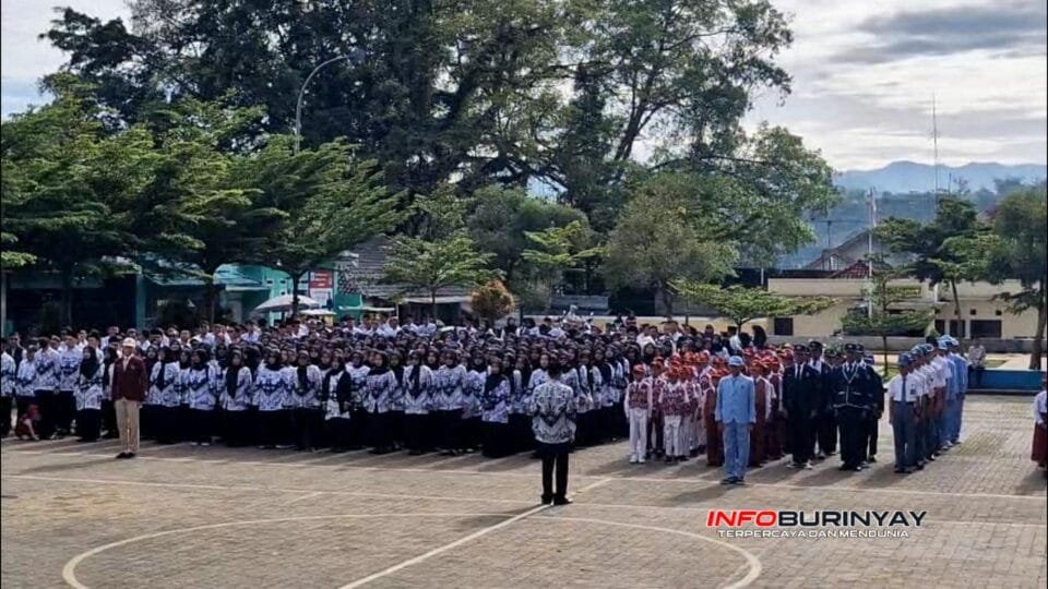 peserta upacara hut pgri ciwidey 2025