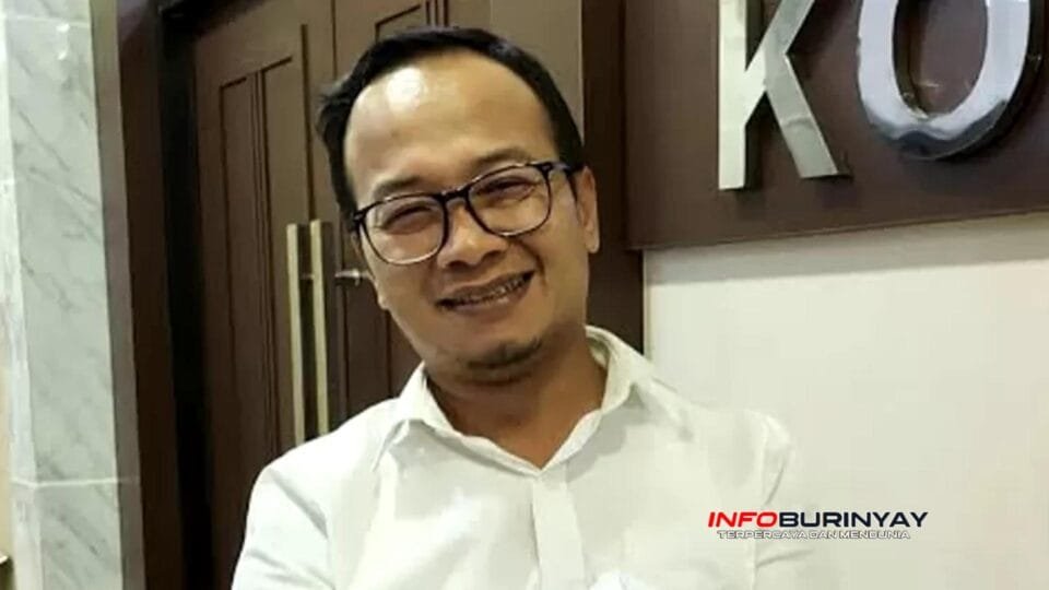 Anggota DPRD Kabupaten Bandung dari Fraksi Golkar, Riki Ganesa, tersenyum saat diwawancara usai pelantikan 7.550 P3K Paruh Waktu.