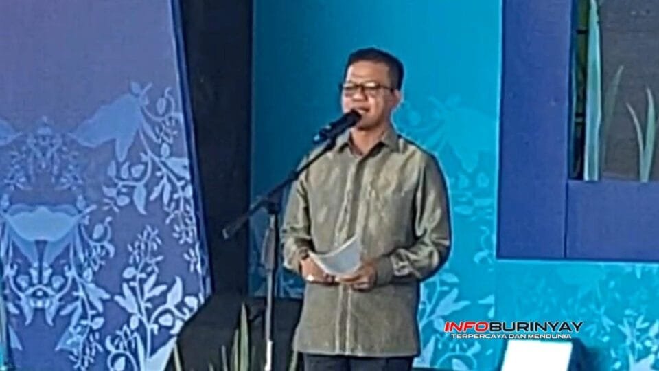 Bupati Bandung Dadang Supriatna menyampaikan sambutan saat membuka Bandung Bedas Creative Fashion Showcase 2025 di Dome Bale Rame Soreang.