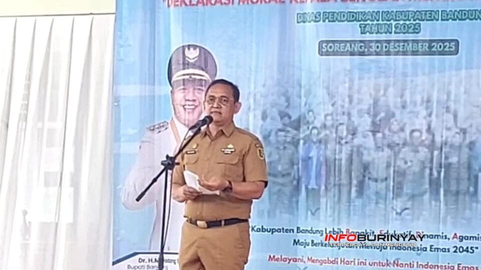 Kepala Dinas Pendidikan Kabupaten Bandung H. Asep Kusumah menyampaikan pemaparan capaian pendidikan saat evaluasi muatan lokal di SMPN 1 Soreang.