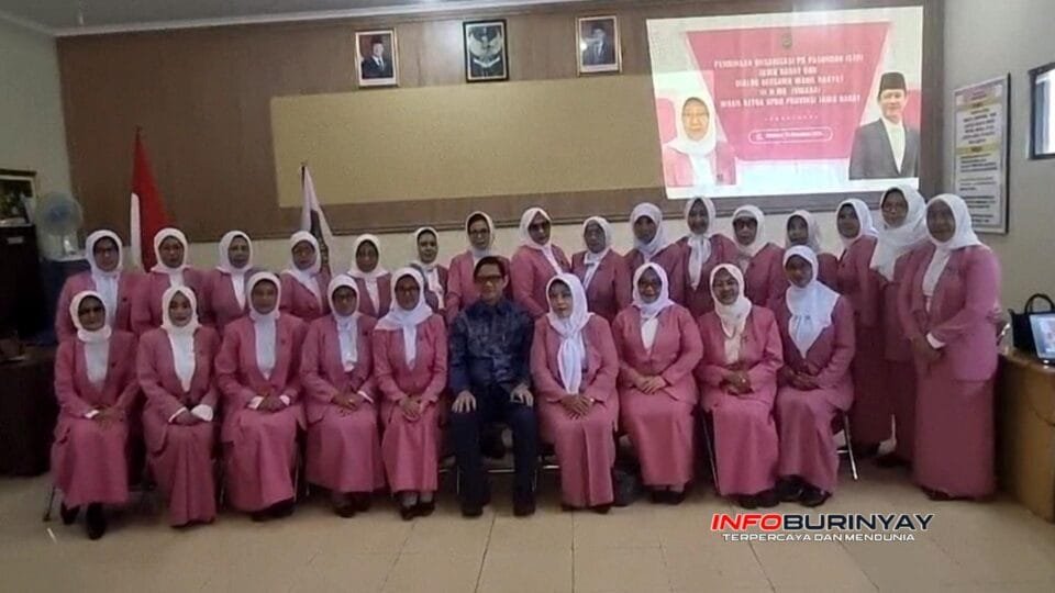 Pembinaan organisasi PD Pasundan Istri Jawa Barat bersama Wakil Ketua DPRD Provinsi Jawa Barat Ir. H. MQ. Iswara di Sekretariat Pasundan Istri Kota Bandung.