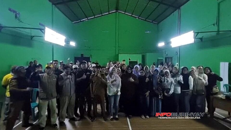 Anggota DPRD Jawa Barat Dra Hj Tia Fitriani bersama pemerintah desa dan masyarakat saat pengawasan pemerintahan tahun anggaran 2026 di GOR Desa Malakasari Baleendah Kabupaten Bandung.