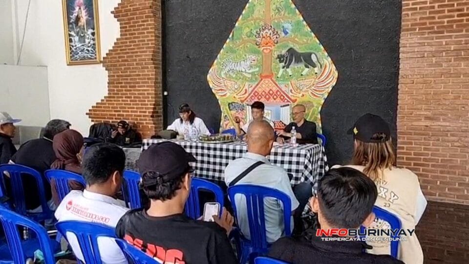 Anggota PWI Kabupaten Bandung mengikuti tatap muka dan konsolidasi bersama Diskominfo Kabupaten Bandung di Katapang, Rabu (14/1/2026).