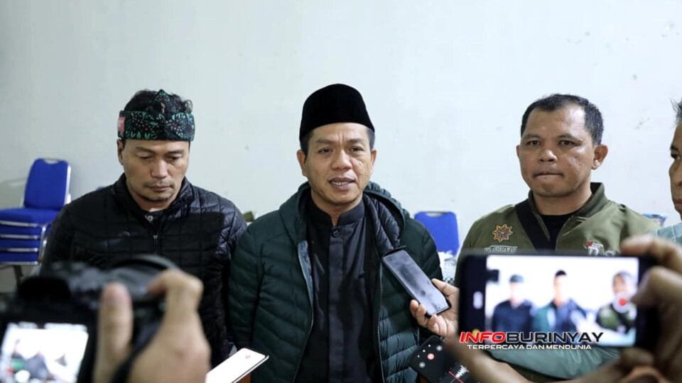 Bupati Bandung Dadang Supriatna memberikan keterangan kepada media usai menghadiri peringatan Hari Desa Nasional 2026 di Kecamatan Pangalengan, Kabupaten Bandung.