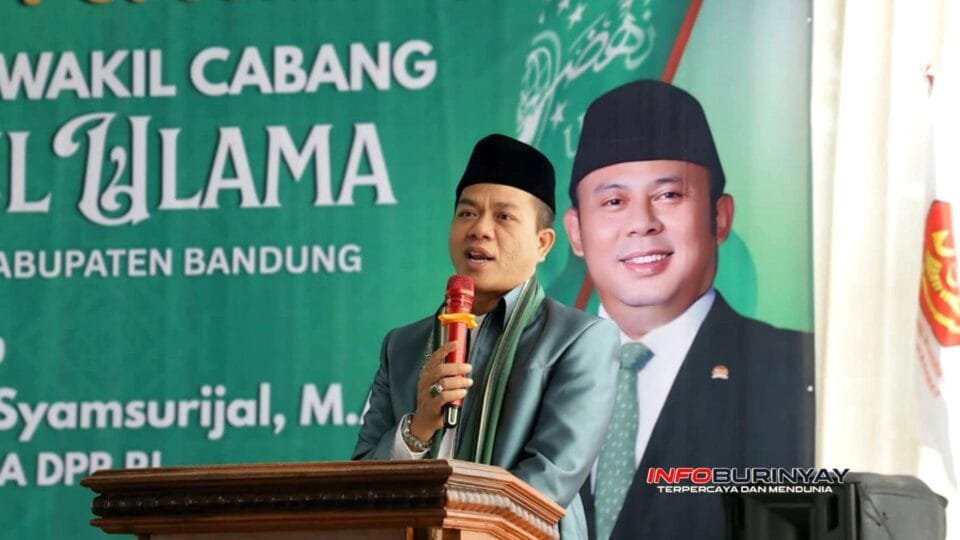 Bupati Bandung Dadang Supriatna menyampaikan sambutan pada peresmian Kantor MWC NU Kecamatan Arjasari dalam rangka Harlah NU ke-100 tahun 2026