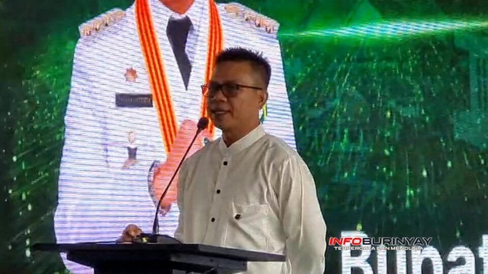 Bupati Bandung Dadang Supriatna menyampaikan sambutan saat peresmian Jembatan Roda Dua Cijeruk di Desa Bojongsari, Bojongsoang.