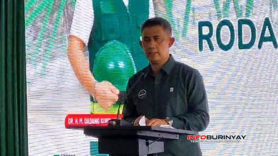 Dr. Ir. H. Zeis Zultaqawa, M.M., IPU., ASEAN ENG., Kepala DPUTR Kabupaten Bandung, menyampaikan keterangan pada peresmian Jembatan Roda Dua Cijeruk.