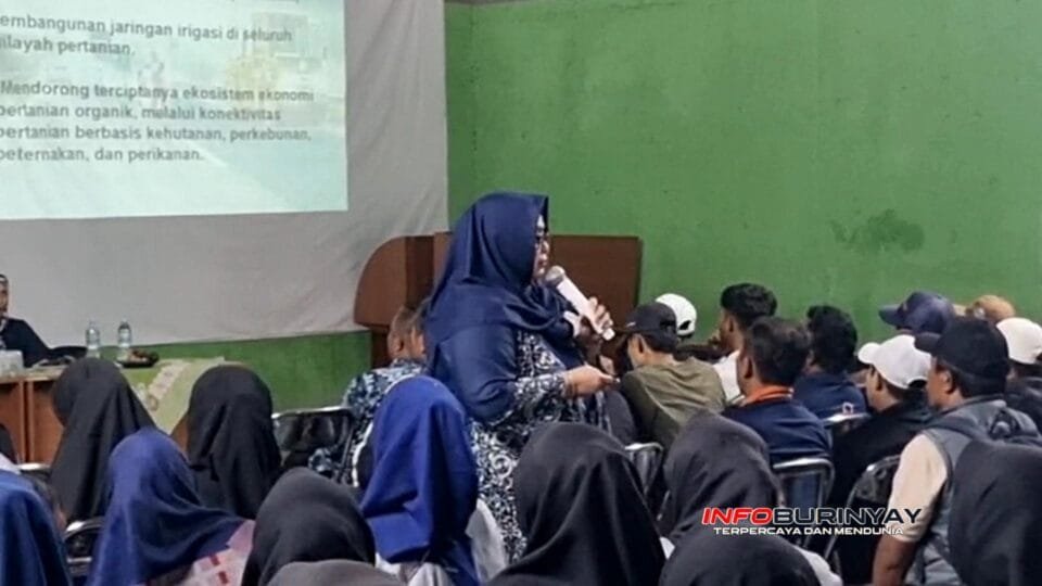 Dra. Hj. Tia Fitriani, Anggota DPRD Provinsi Jawa Barat, menyampaikan pandangan saat pengawasan APBD 2026 di Desa Langensari, Kabupaten Bandung.