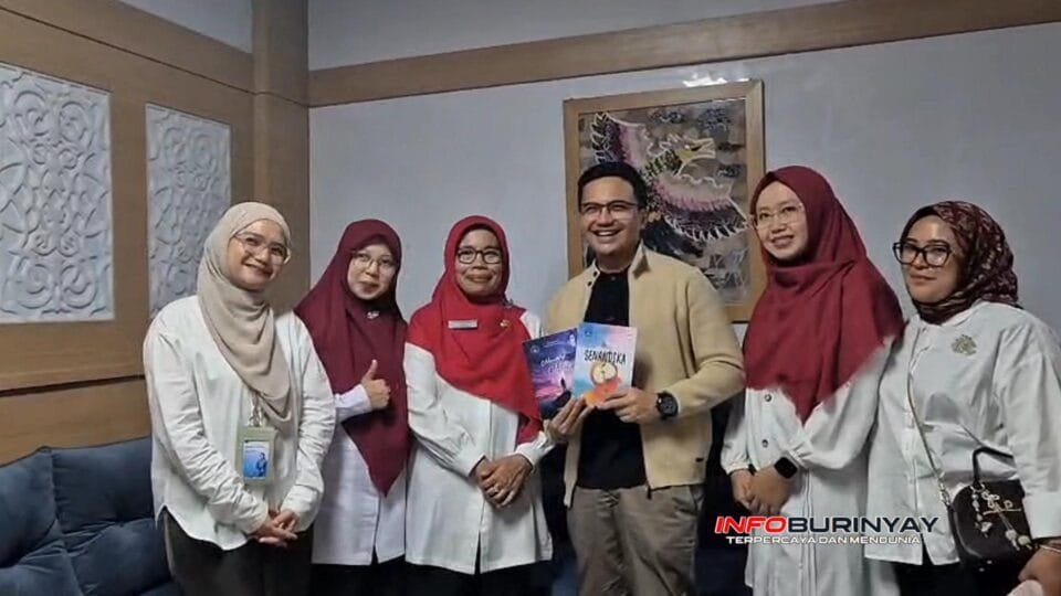 H. Sahrul Gunawan bersama jajaran pendidik SMA Negeri 23 Bandung saat kegiatan sosialisasi Rumah Taruna di Antapani, Kota Bandung.