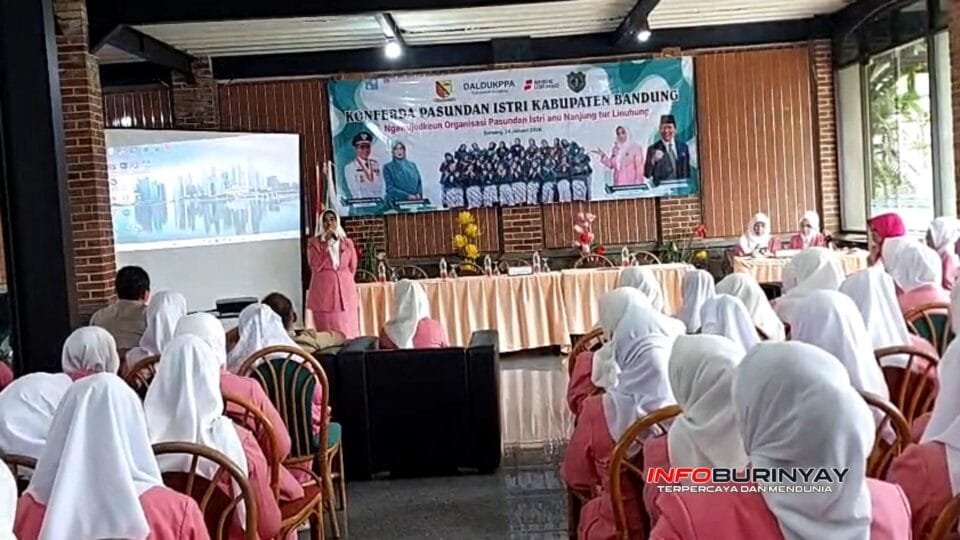 Hj. Rida Restuti Suryana menyampaikan sambutan pada Konferda Pasundan Istri Kabupaten Bandung di Soreang, Sabtu 24 Januari 2026