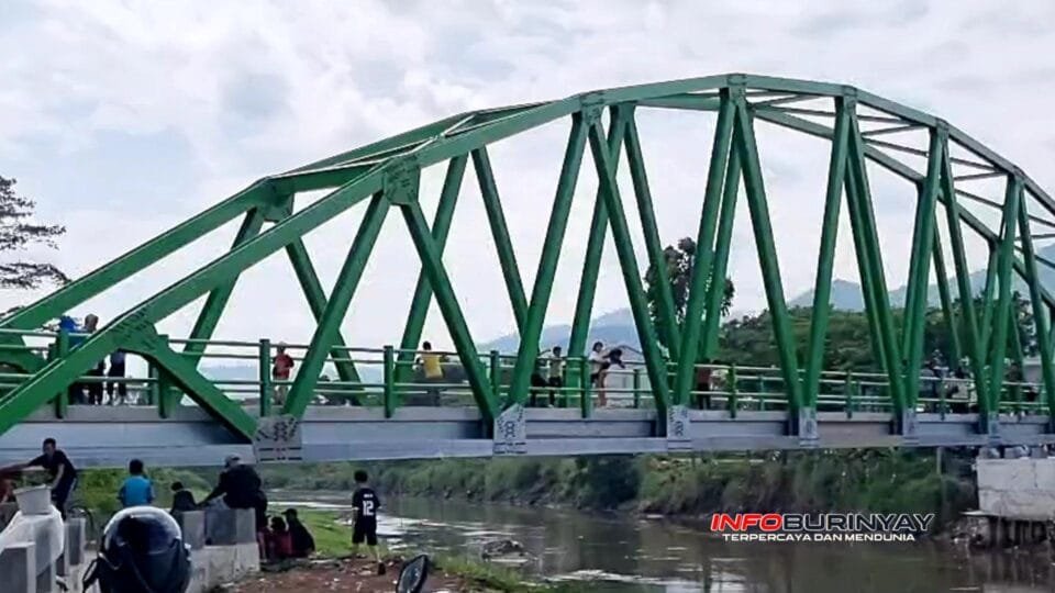 Jembatan Roda Dua Cijeruk yang menghubungkan Desa Bojongsari Kecamatan Bojongsoang dengan Kelurahan Baleendah Kabupaten Bandung