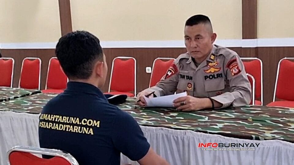 Mentor Satbrimob Polda Jabar melaksanakan wawancara PMK kepada peserta Bimtek Tes TNI Polri Rumah Taruna 2026 di Jatinangor