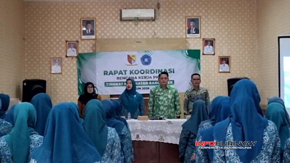 Plt Camat Rancaekek membuka Rapat Koordinasi Rencana Kerja PKK Tahun Anggaran 2026 di Aula Kecamatan Rancaekek Kabupaten Bandung