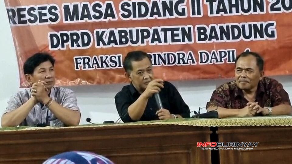Anggota DPRD Kabupaten Bandung Fraksi Gerindra Dapil 4, Dedi Saepul Rohman, menyampaikan aspirasi warga saat Reses Masa Sidang II Tahun 2026 di GOR Desa Jelegong, Rancaekek.