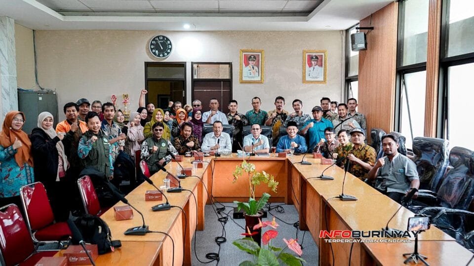 Audiensi guru P3K paruh waktu bersama Komisi D DPRD Kabupaten Bandung membahas kepastian pembayaran gaji di ruang rapat DPRD, 13 Februari 2026.
