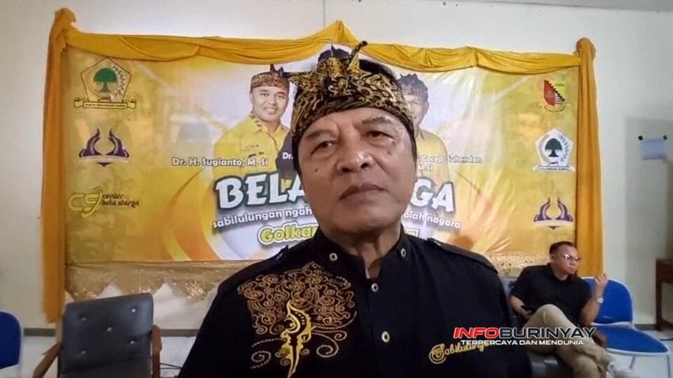 Dr. H. Dadang M. Naser memberikan keterangan pers saat reses di SMK Pasundan Rancaekek, Kabupaten Bandung, membahas evaluasi program MBG dan SPPG.