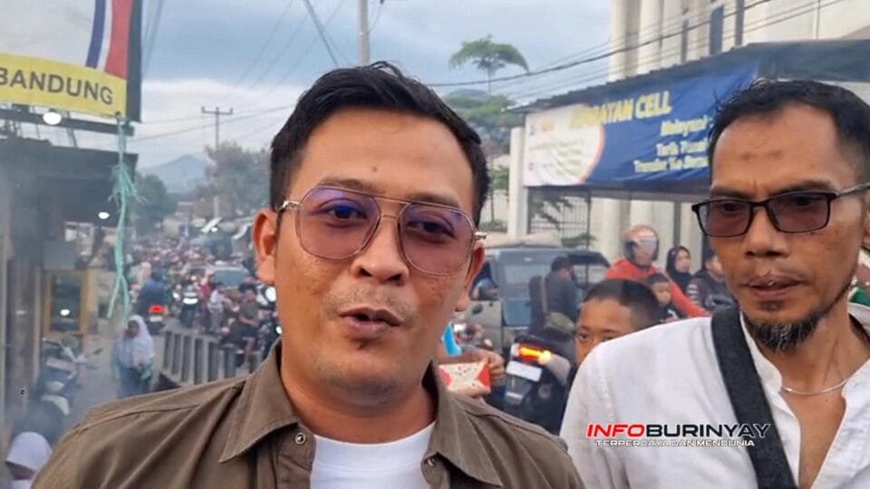 Faisal Radi Sukmana saat kegiatan Reses DPRD Kabupaten Bandung 2026 di Desa Linggar Rancaekek sekaligus pembagian 1.000 paket takjil Ramadan