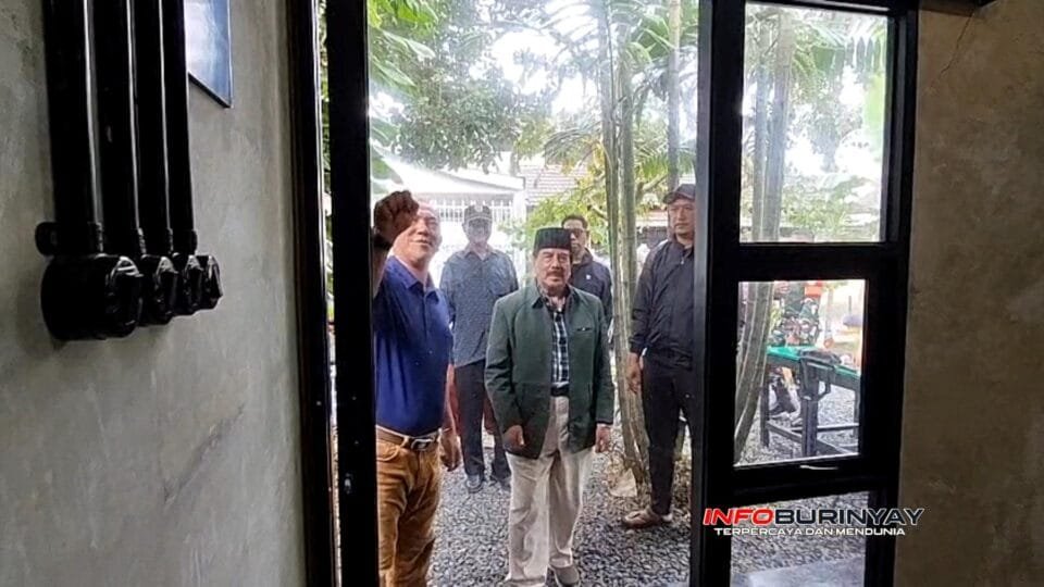 Ketua dan pengurus Forsabill meninjau kantor sekretariat baru di Kopo Permai saat peresmian dan munggahan 1447 H di Desa Sukamenak Margahayu Kabupaten Bandung.