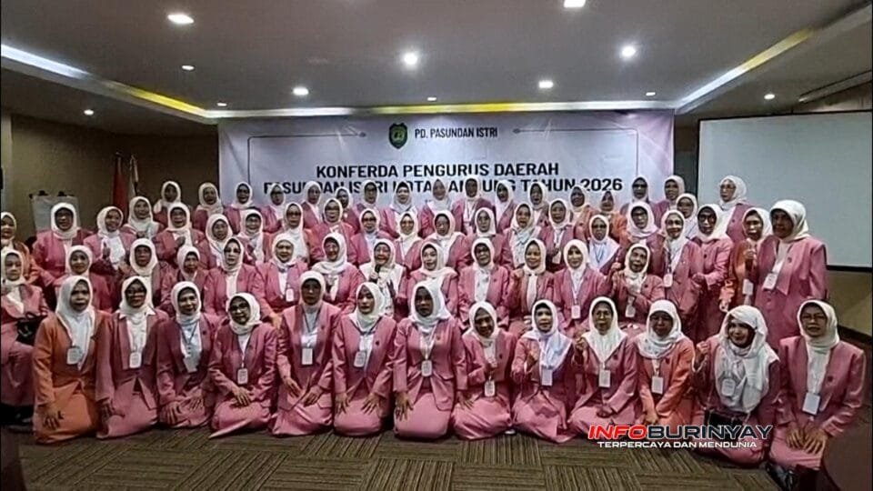 Peserta Konferda Pengurus Daerah Pasundan Istri Kota Bandung Tahun 2026 berfoto bersama di De Sofia Dago Hotel, Bandung.