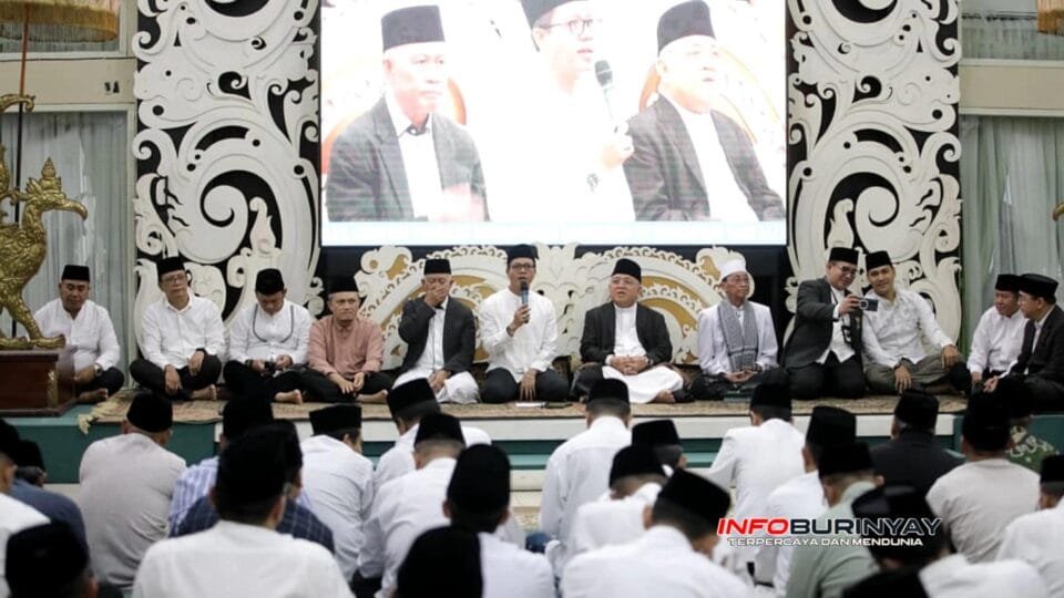 Bupati Bandung Dadang Supriatna bersama tokoh agama dan jajaran Pemkab Bandung menghadiri Tasyakur Bin Ni’mat dan peringatan Nuzulul Qur’an 1447 H di Rumah Dinas Bupati Bandung, Soreang.