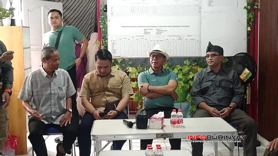 Bupati Bandung Dadang Supriatna (kedua dari kanan) menghadiri koordinasi percepatan penyerahan PSU di Perumahan Taman Cibaduyut Indah Dayeuhkolot