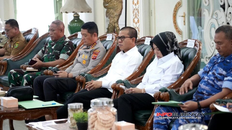 Bupati Bandung Dadang Supriatna memimpin rapat koordinasi Pilkades PAW bersama Forkopimda dan Kapolresta Bandung di Rumah Dinas Bupati Soreang