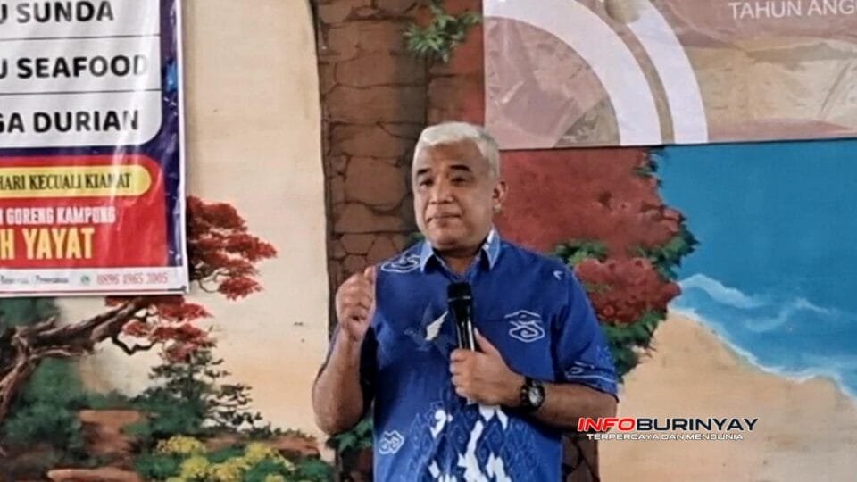 H. Saeful Bachri anggota DPRD Jabar menyampaikan arahan saat pengawasan pemerintahan dan silaturahmi di Rancaekek Kabupaten Bandung