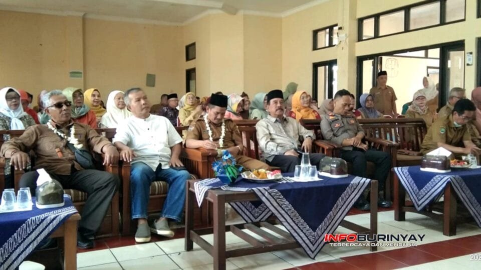 Ketua LLI Kabupaten Bandung Bambang Budiraharjo (keempat dari kiri) menghadiri kegiatan halalbihalal bersama pengurus dan masyarakat di Kecamatan Kutawaringin