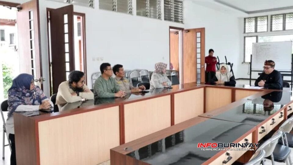 Komisi II DPRD Jawa Barat berdiskusi dengan jajaran petugas BPTPH Wilayah I Cianjur saat kunjungan kerja evaluasi program pertanian.