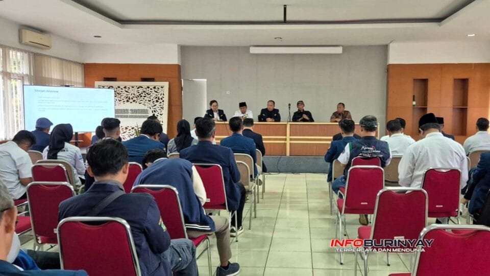 Peserta Karang Taruna se-Jawa Barat mengikuti Lokakarya Karang Taruna Akademi di Aula Dinas Sosial Provinsi Jawa Barat.