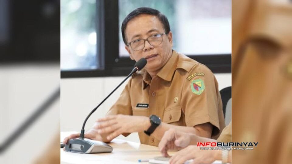 Sekretaris Daerah Kabupaten Bandung Cakra Amiyana memberikan keterangan terkait klarifikasi surat undangan Salat Idul Fitri yang dipastikan hoaks