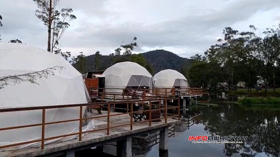 Suasana glamping igloo camp di Ranca Upas Rancabali dengan latar pegunungan dan danau saat libur Lebaran 2026