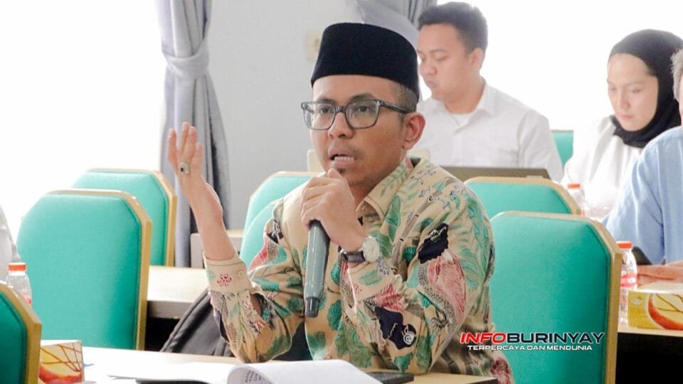 Anggota Komisi V DPRD Jawa Barat Maulana Yusuf Erwinsyah saat menyampaikan kritik terkait anggaran penataan Gedung Sate dalam rapat