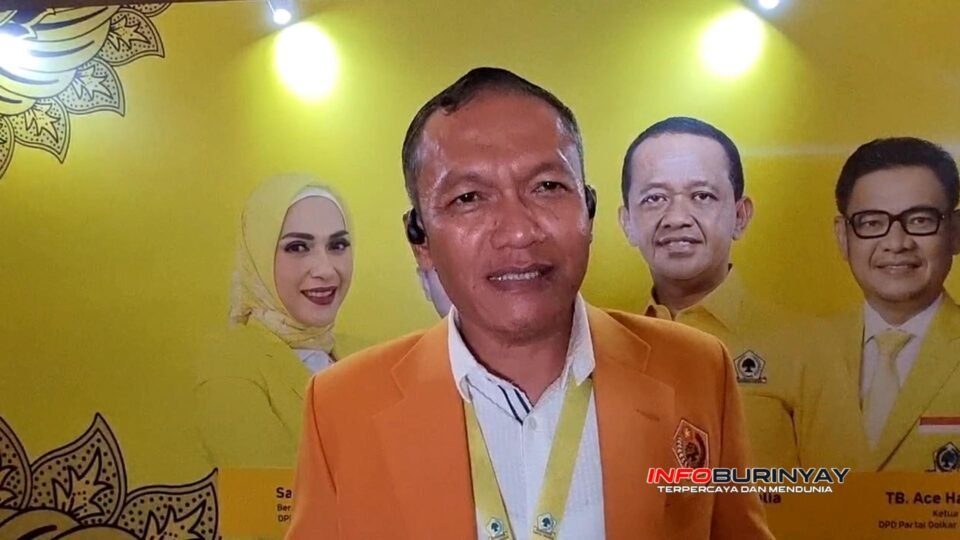 Bambang Hermanto Ketua DPD Ormas MKGR Jawa Barat memberikan keterangan kepada awak media pada Musda XI Partai Golkar di Bandung