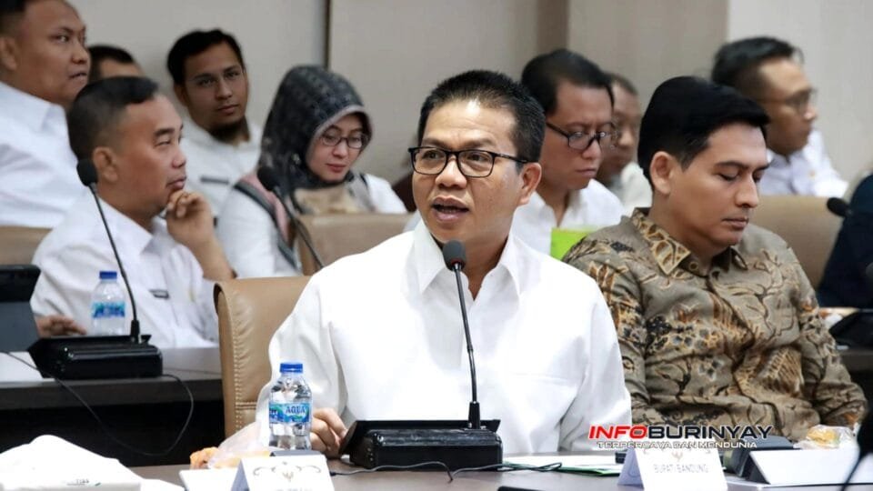 Bupati Bandung Dadang Supriatna menyampaikan paparan dalam rapat koordinasi LP2B di Kementerian ATRBPN Jakarta